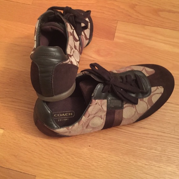 NWOB classic vintage Coach Joss sneakers size 8. Worn around the store only. - Picture 4 of 5